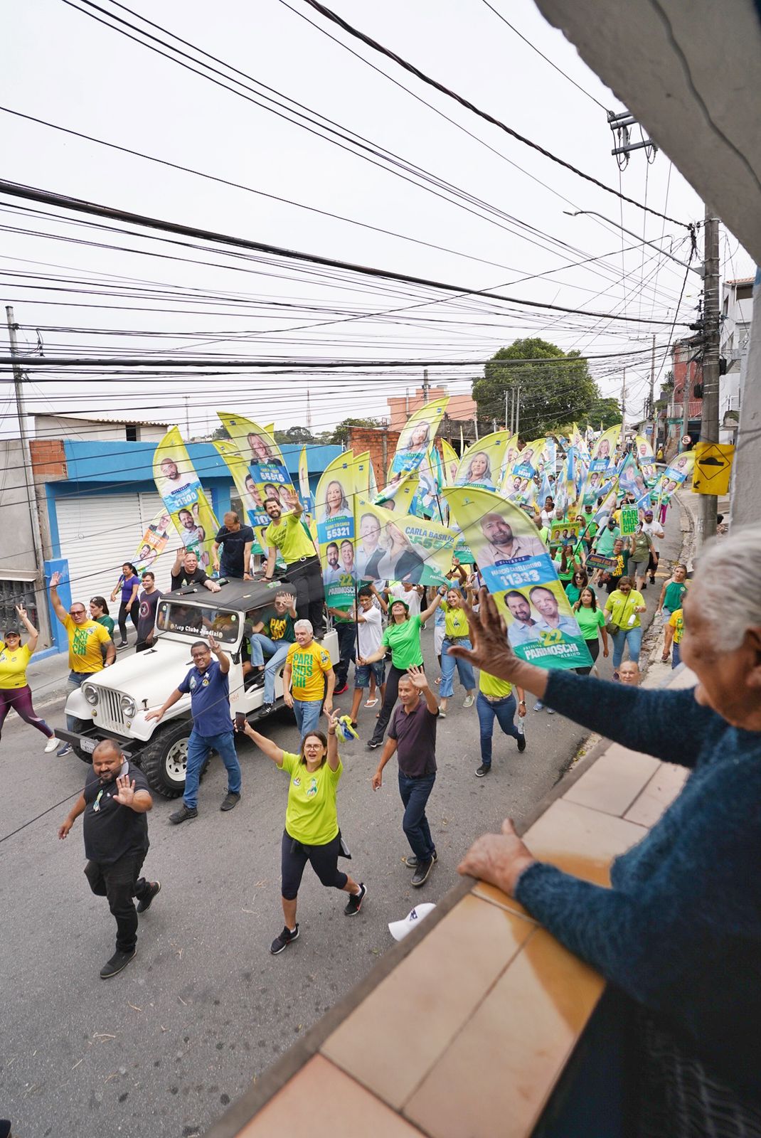 Líder nas pesquisas, Parimoschi realiza grande caminhada e apresenta propostas para o São Camilo