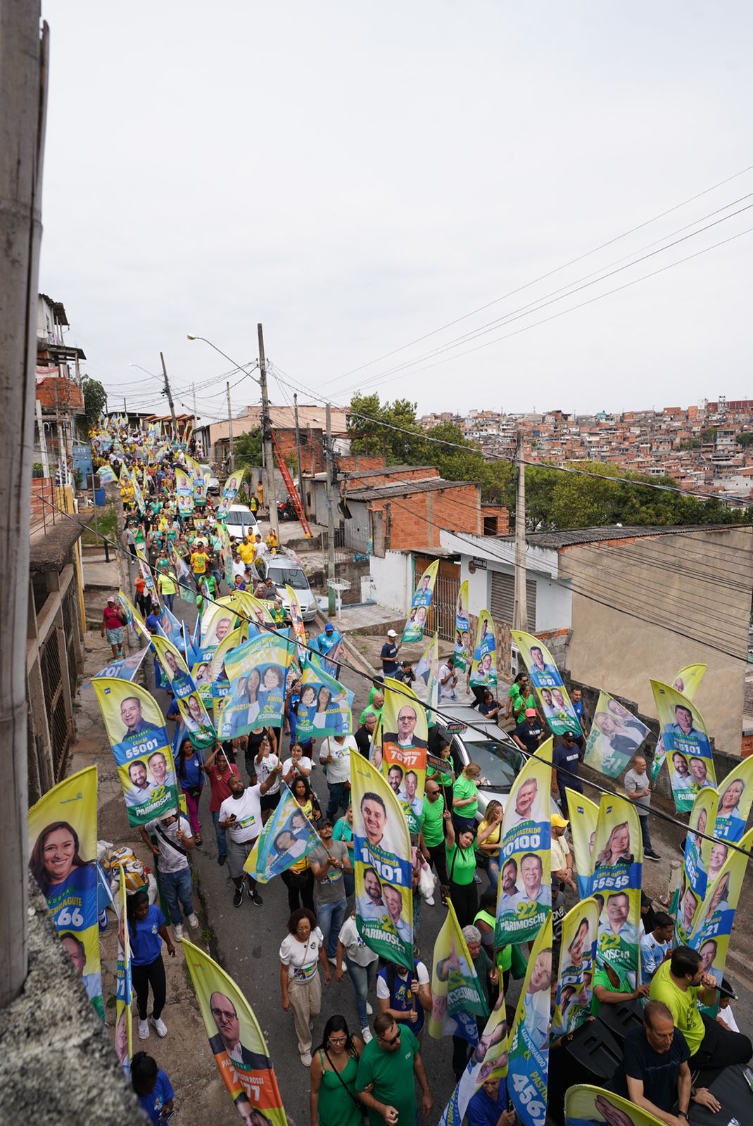 Líder nas pesquisas, Parimoschi realiza grande caminhada e apresenta propostas para o São Camilo