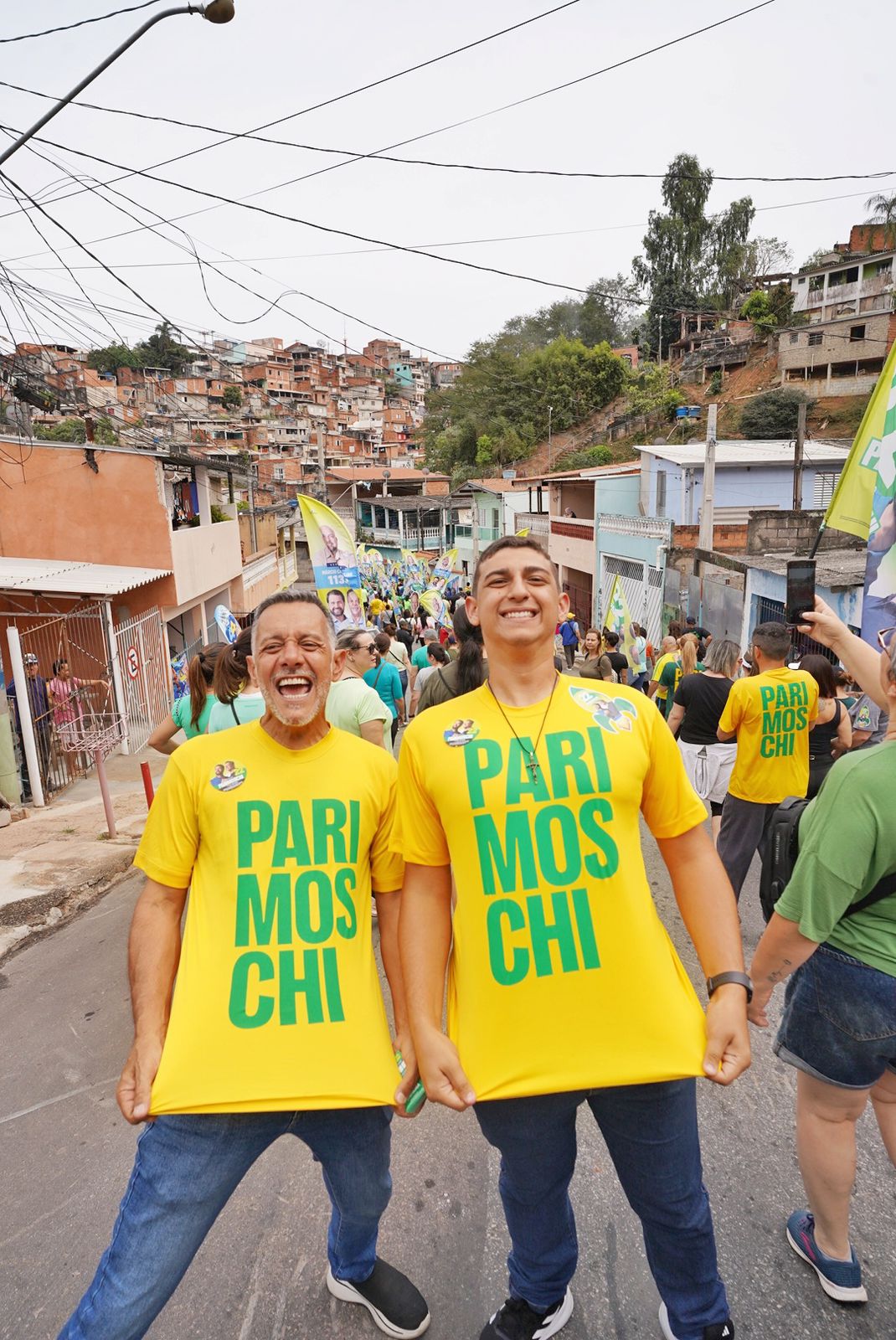 Líder nas pesquisas, Parimoschi realiza grande caminhada e apresenta propostas para o São Camilo